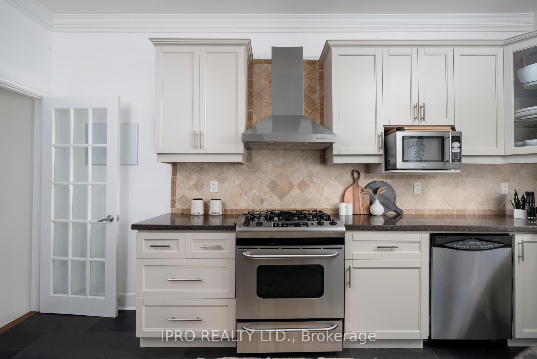 Photo 18 of 506 Pape Avenue, Toronto, North Riverdale — HOMEH