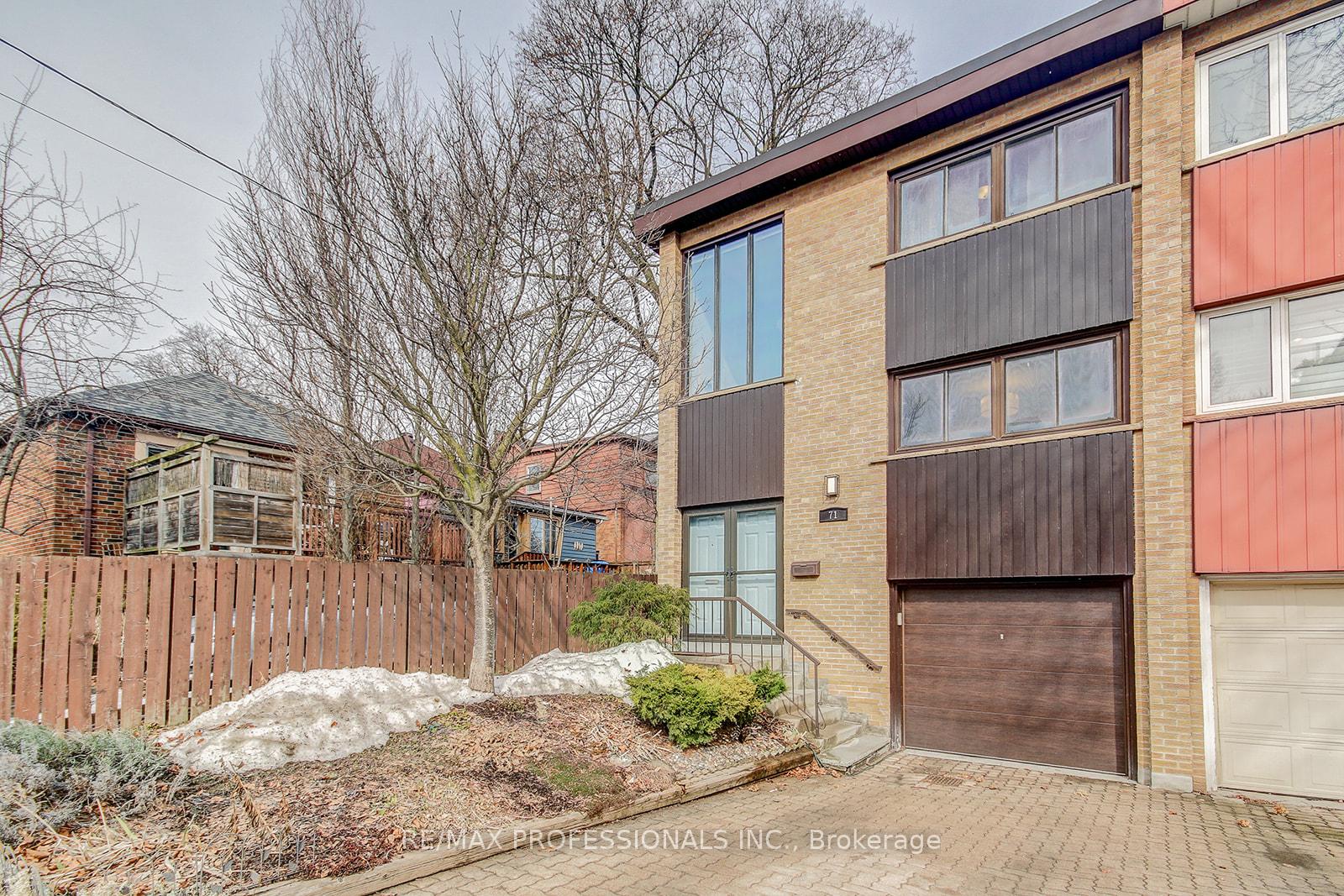 Photo 2 of 71 Elvina Gardens, Toronto, Mount Pleasant East — HOMEH