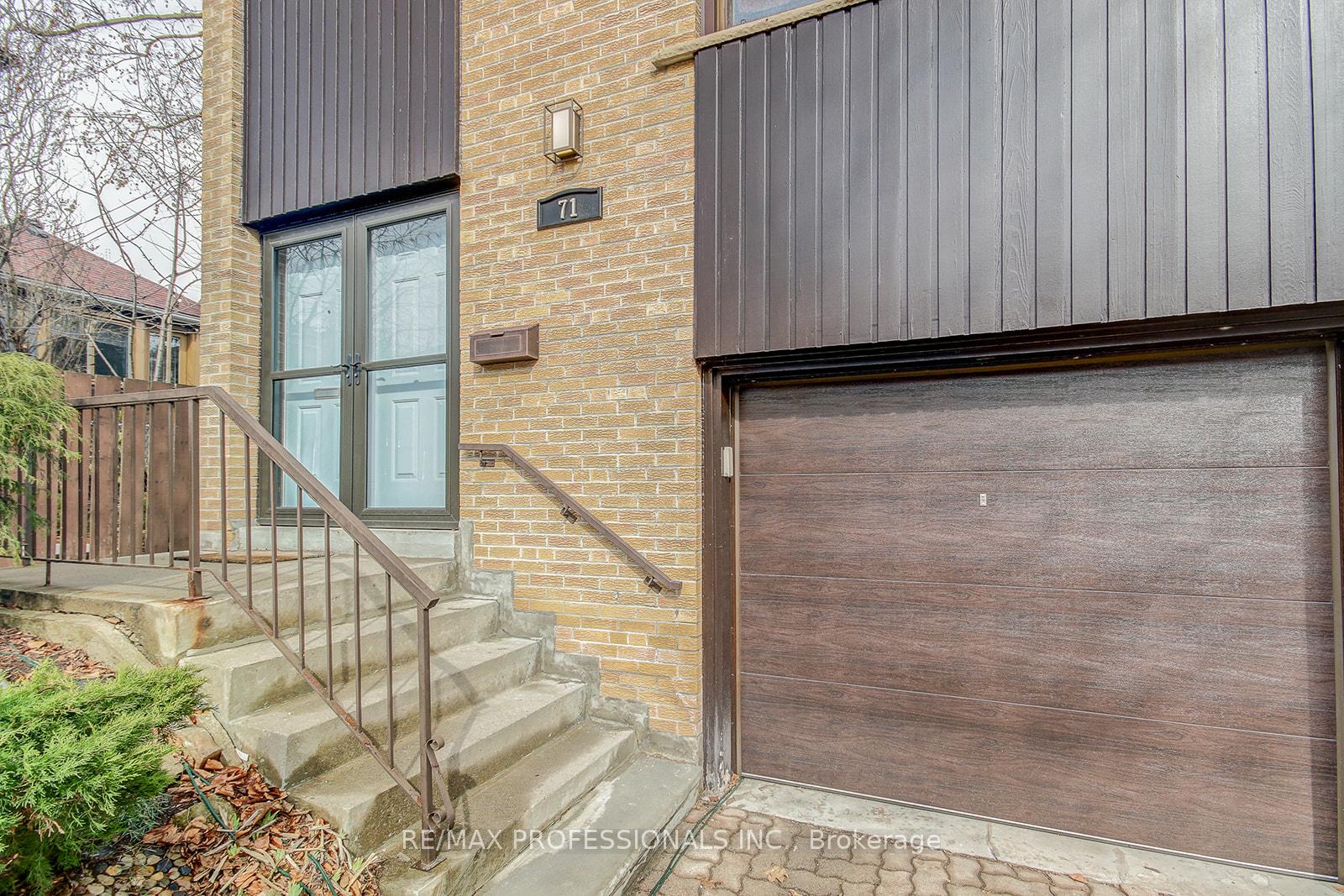 Photo 3 of 71 Elvina Gardens, Toronto, Mount Pleasant East — HOMEH