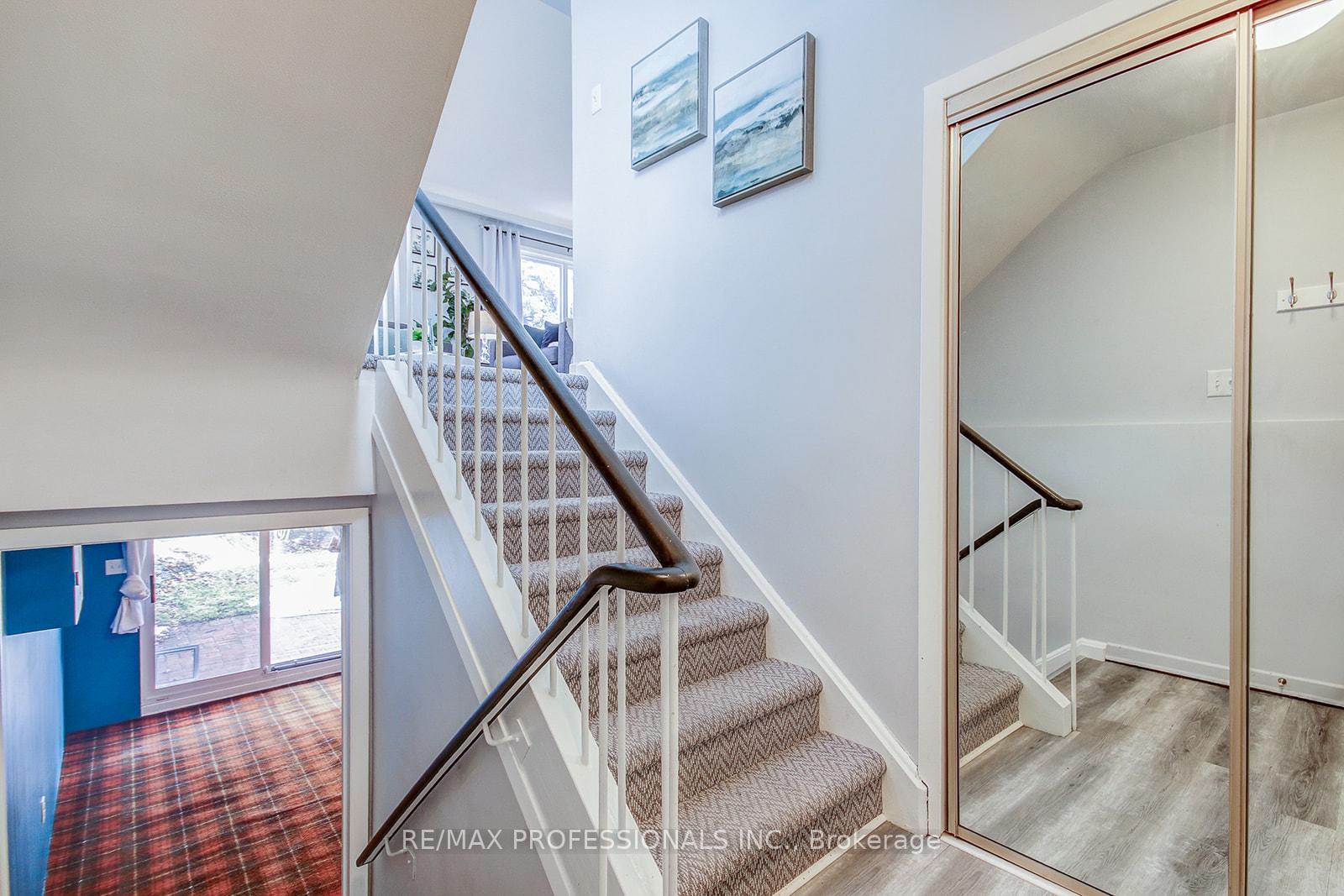 Photo 4 of 71 Elvina Gardens, Toronto, Mount Pleasant East — HOMEH