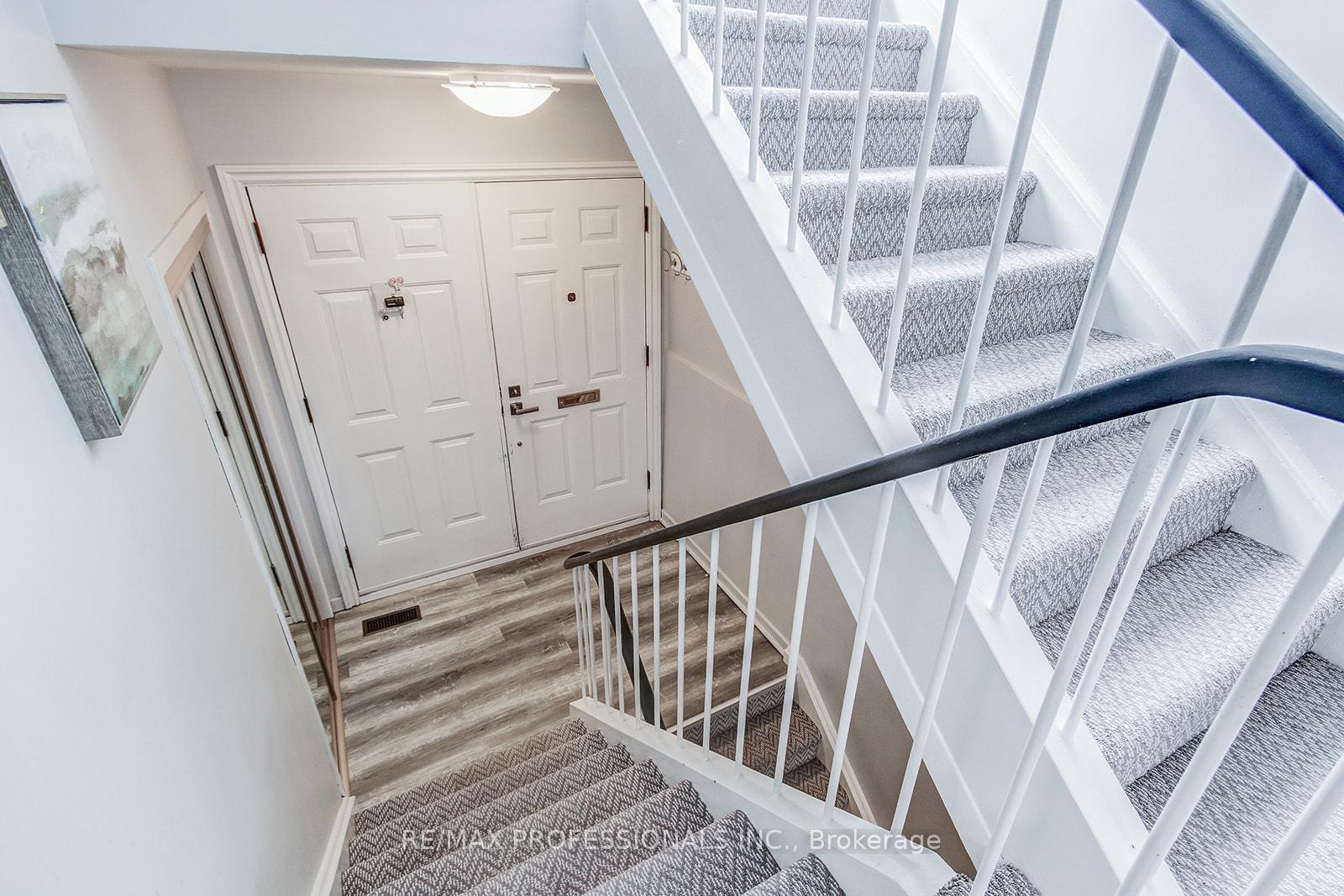 Photo 5 of 71 Elvina Gardens, Toronto, Mount Pleasant East — HOMEH