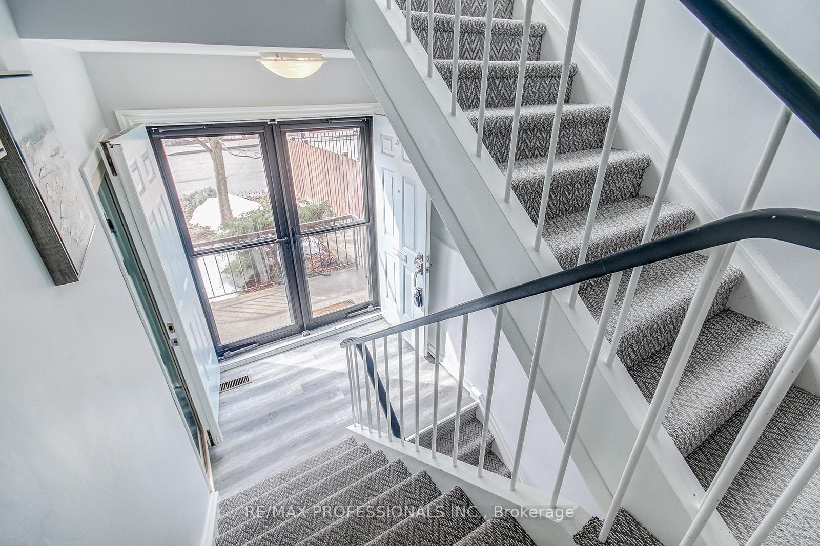 Photo 6 of 71 Elvina Gardens, Toronto, Mount Pleasant East — HOMEH