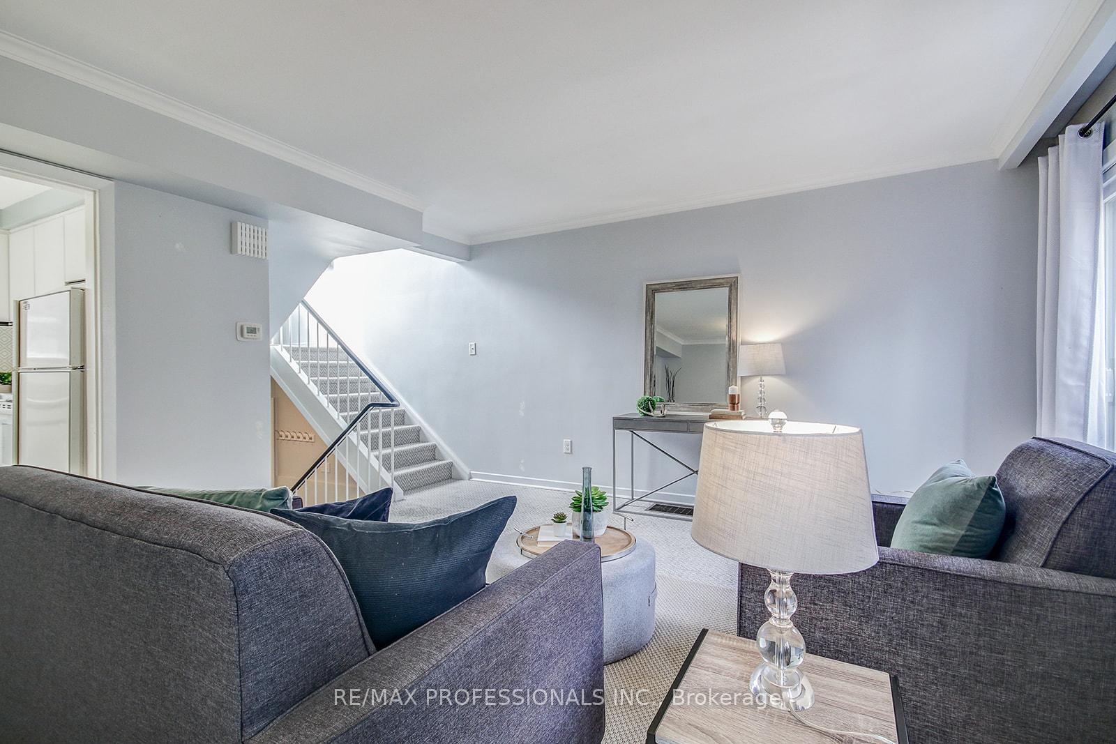 Photo 13 of 71 Elvina Gardens, Toronto, Mount Pleasant East — HOMEH