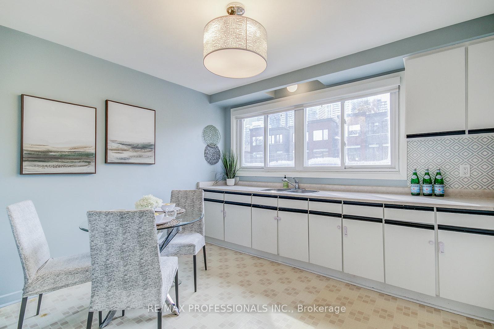Photo 14 of 71 Elvina Gardens, Toronto, Mount Pleasant East — HOMEH