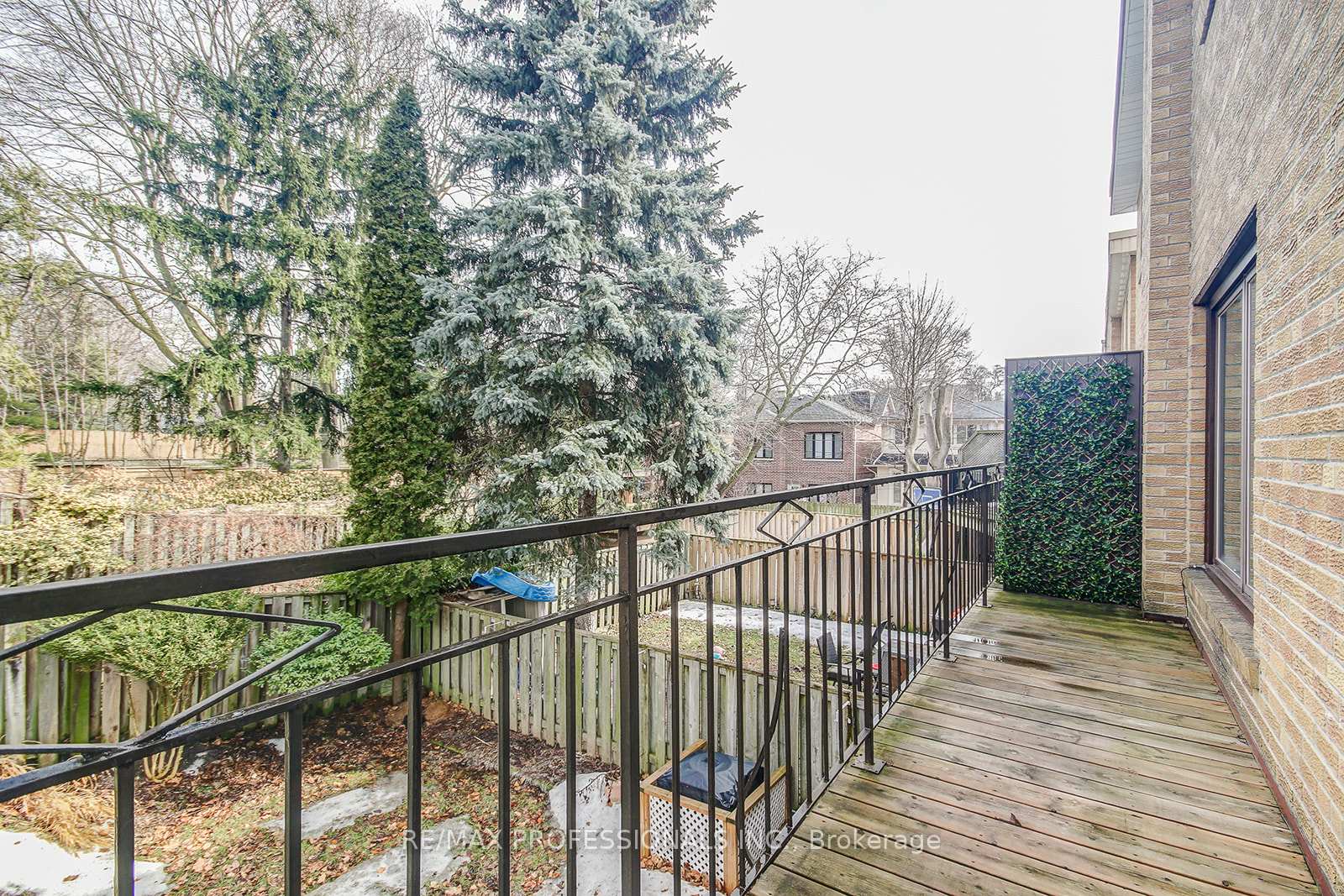 Photo 16 of 71 Elvina Gardens, Toronto, Mount Pleasant East — HOMEH