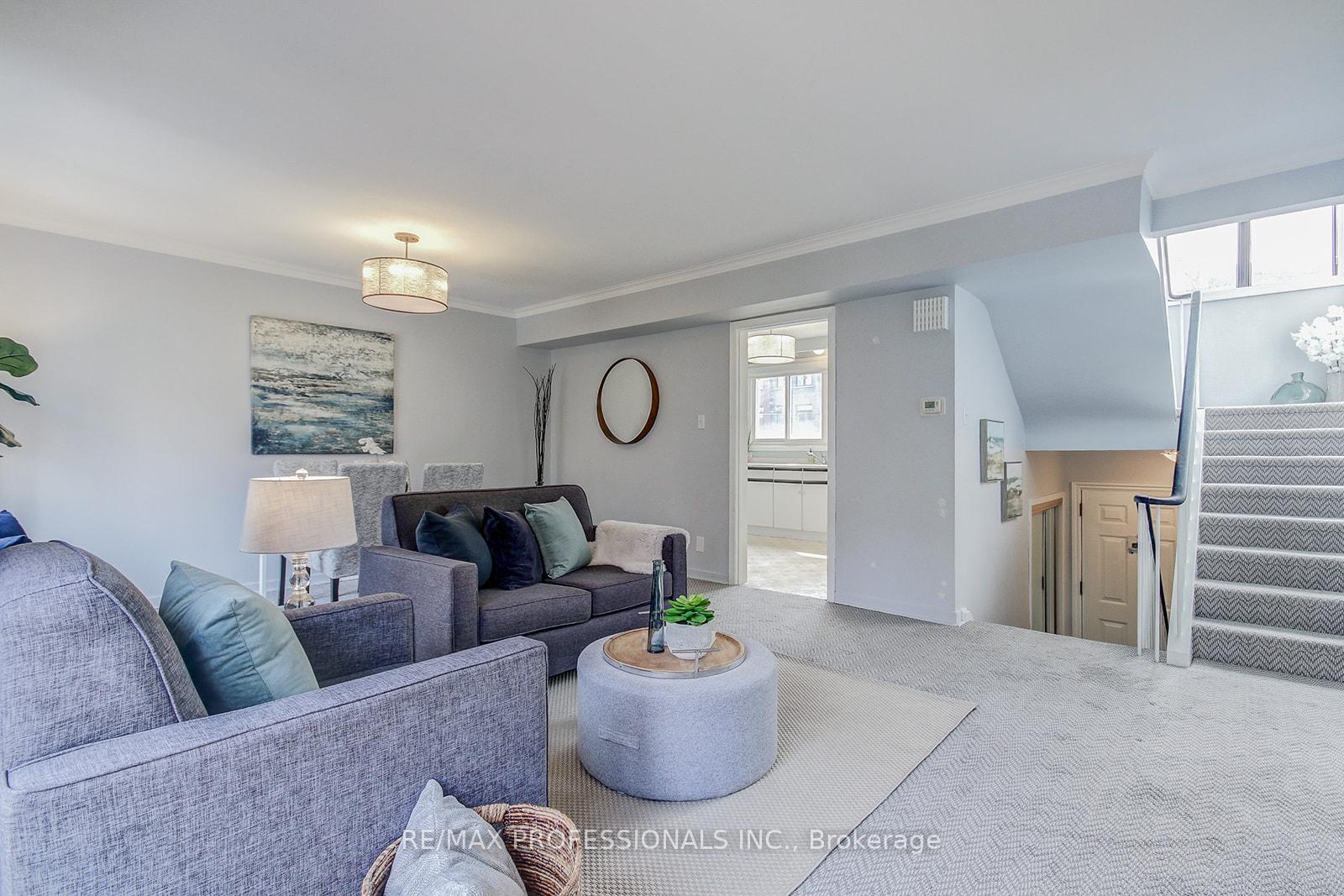 Photo 19 of 71 Elvina Gardens, Toronto, Mount Pleasant East — HOMEH