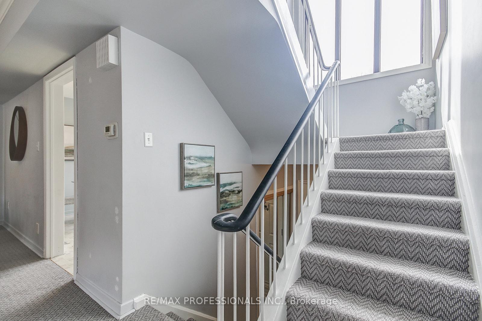 Photo 20 of 71 Elvina Gardens, Toronto, Mount Pleasant East — HOMEH