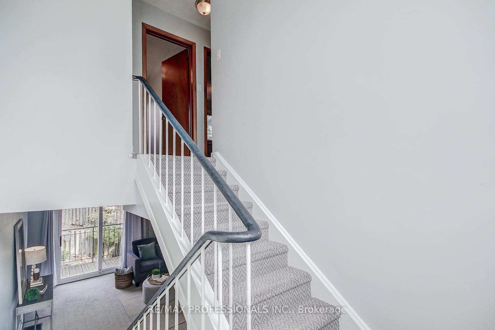 Photo 21 of 71 Elvina Gardens, Toronto, Mount Pleasant East — HOMEH