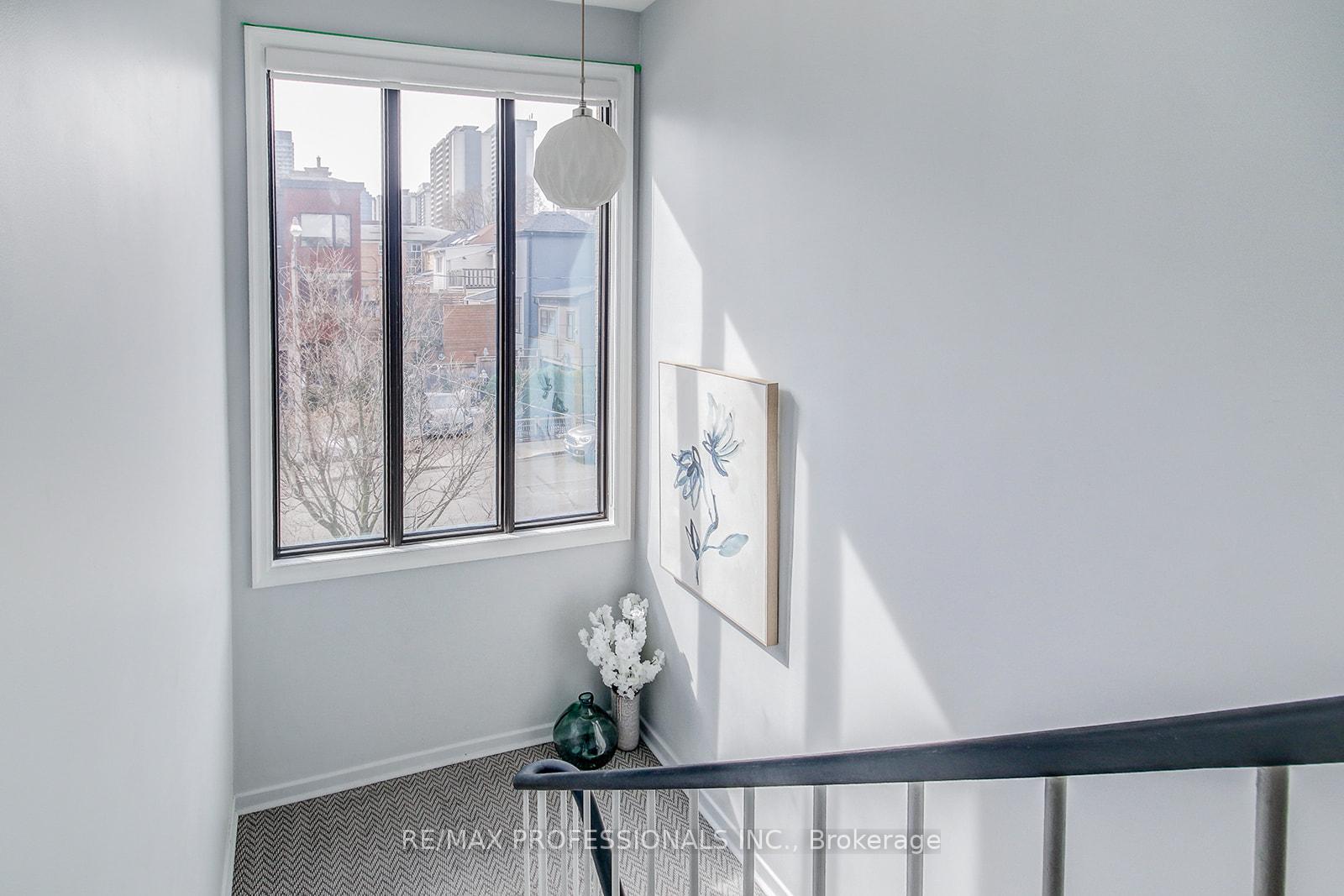 Photo 22 of 71 Elvina Gardens, Toronto, Mount Pleasant East — HOMEH
