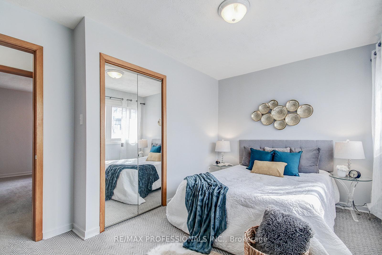 Photo 25 of 71 Elvina Gardens, Toronto, Mount Pleasant East — HOMEH