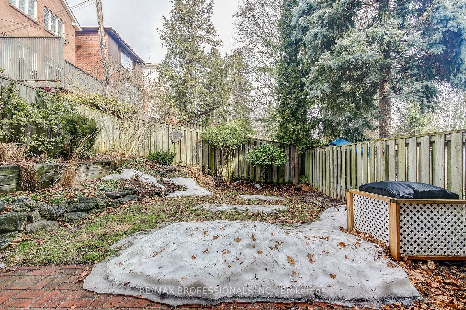 Photo 36 of 71 Elvina Gardens, Toronto, Mount Pleasant East — HOMEH