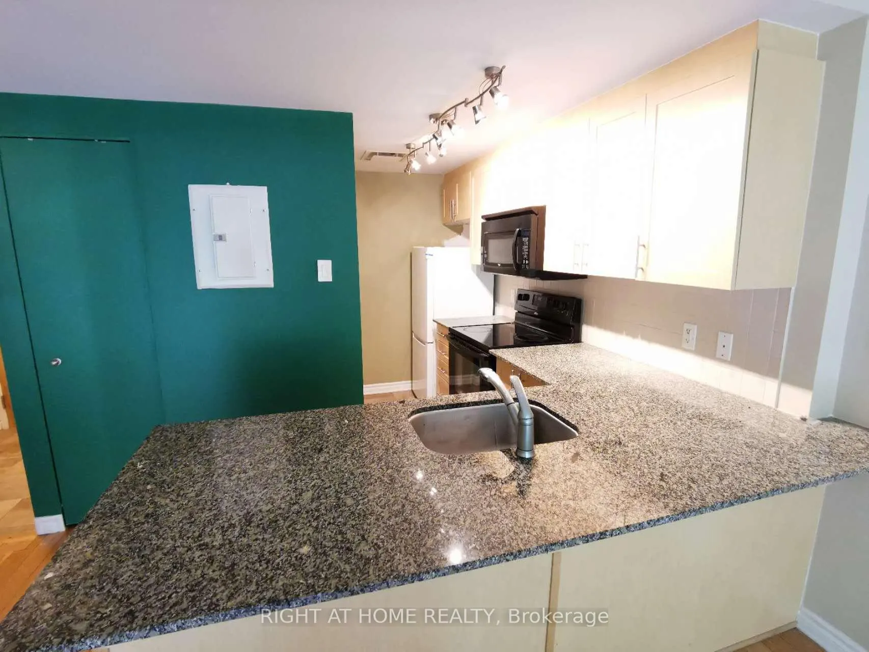 Photo 8 of Unit 117, 250 Lett Street, Ottawa, West Centre Town — HOMEH