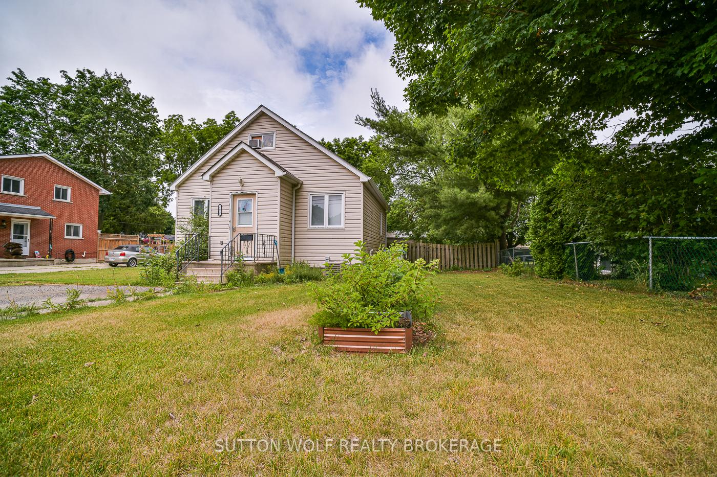 Photo 12 of 173 High Street W, Strathroy-Caradoc, SW — HOMEH