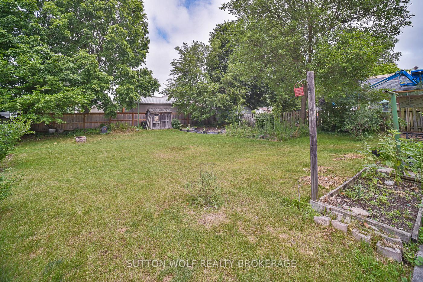 Photo 22 of 173 High Street W, Strathroy-Caradoc, SW — HOMEH