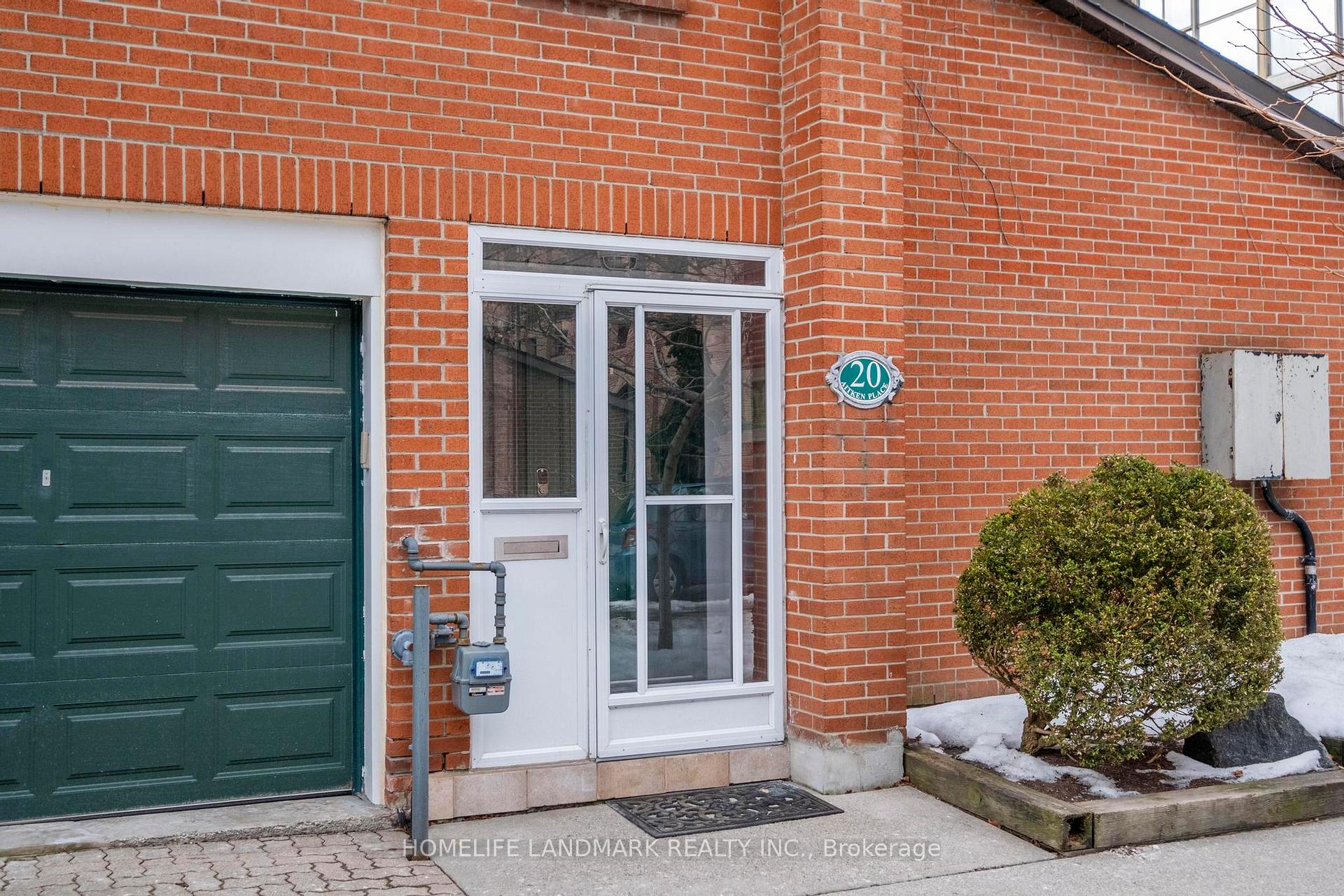 Photo 3 of 20 Aitken Place, Toronto, Waterfront Communities — HOMEH