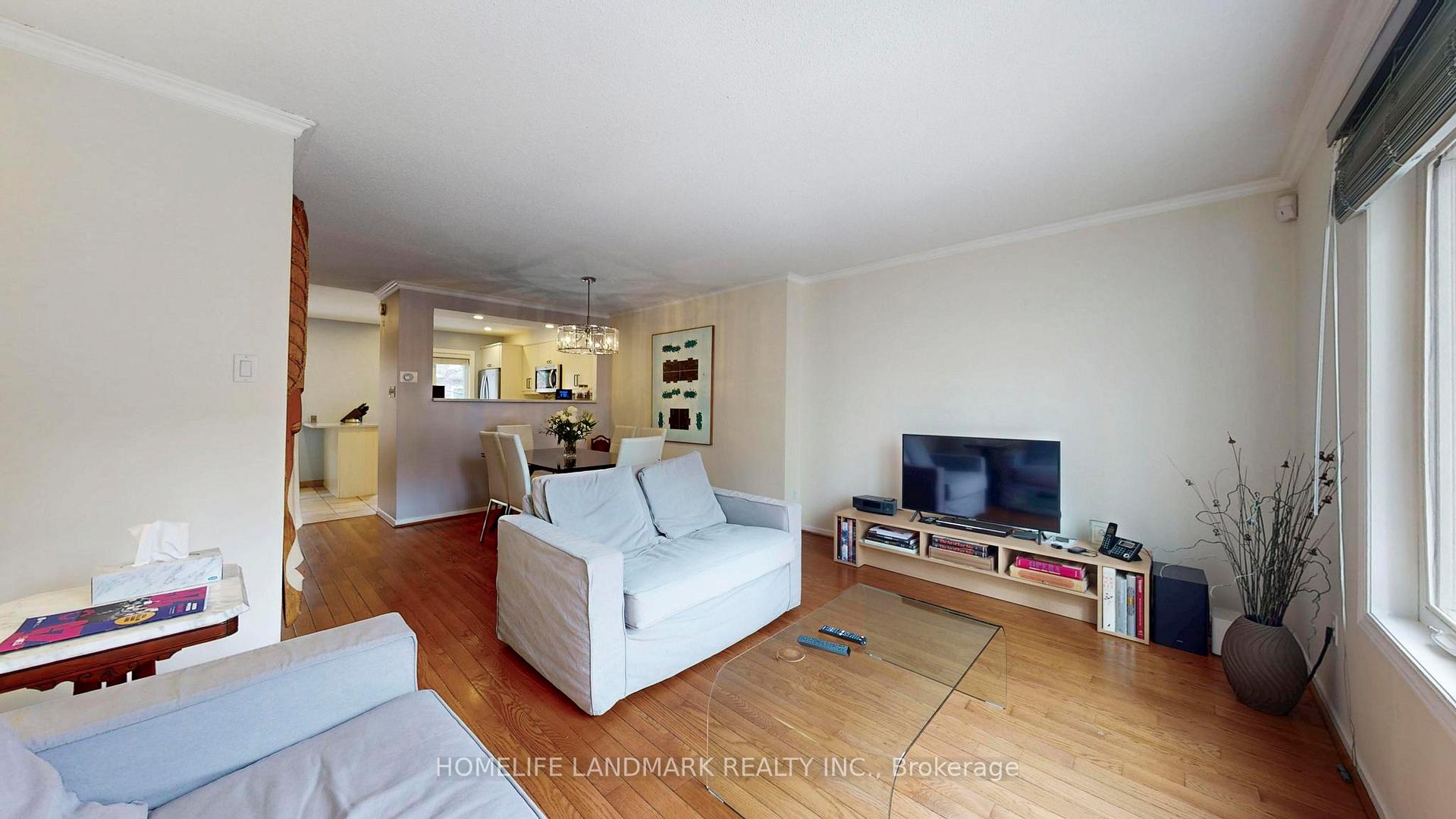 Photo 12 of 20 Aitken Place, Toronto, Waterfront Communities — HOMEH