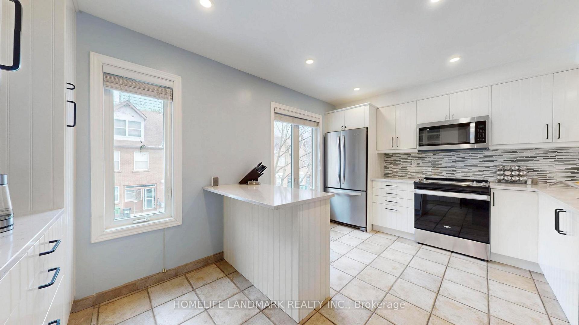 Photo 15 of 20 Aitken Place, Toronto, Waterfront Communities — HOMEH