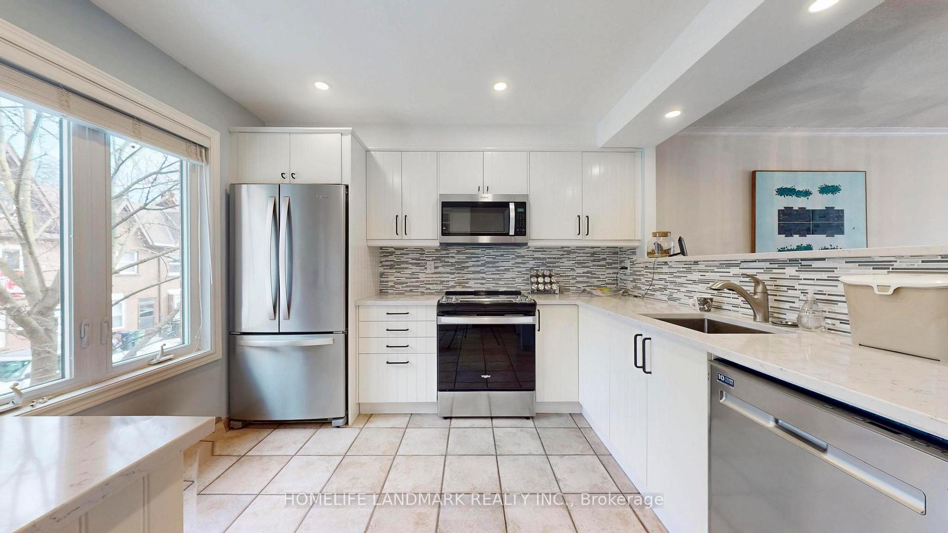 Photo 16 of 20 Aitken Place, Toronto, Waterfront Communities — HOMEH