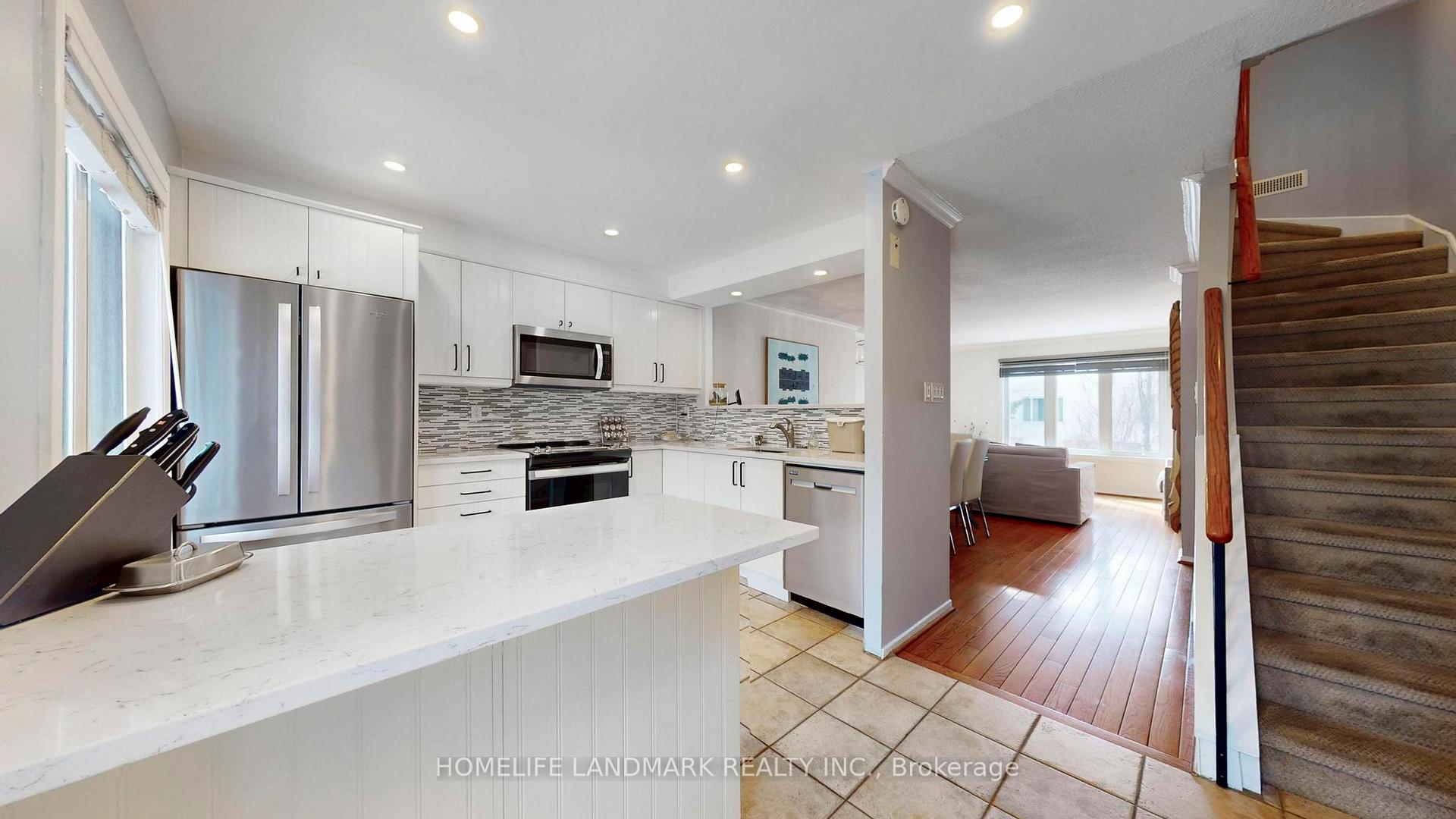 Photo 17 of 20 Aitken Place, Toronto, Waterfront Communities — HOMEH