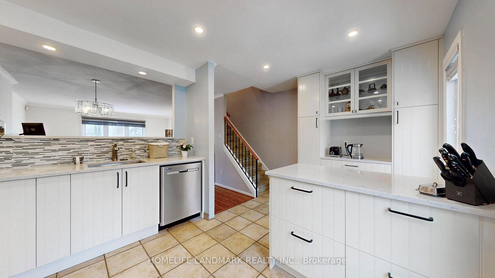 Photo 18 of 20 Aitken Place, Toronto, Waterfront Communities — HOMEH