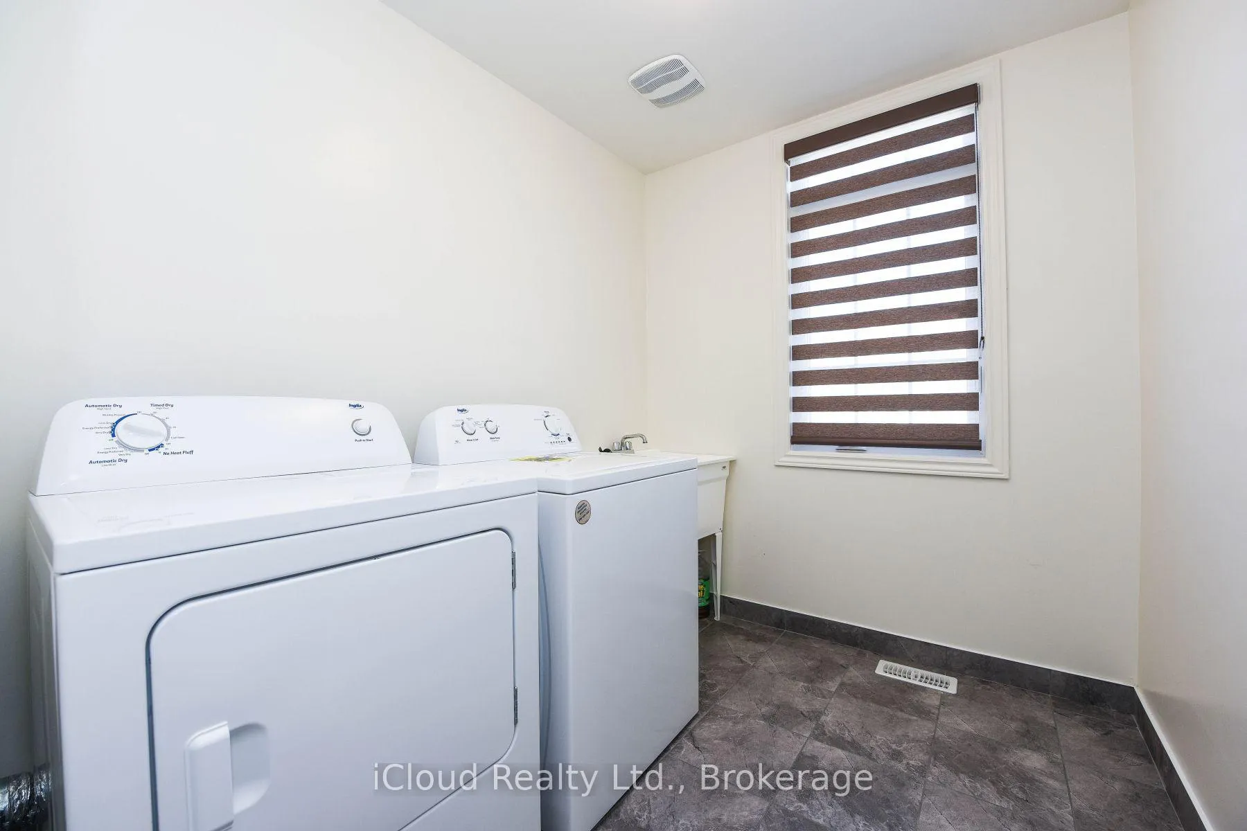 Photo 12 of 39 Stewardship Road, Brampton, Northwest Brampton — HOMEH
