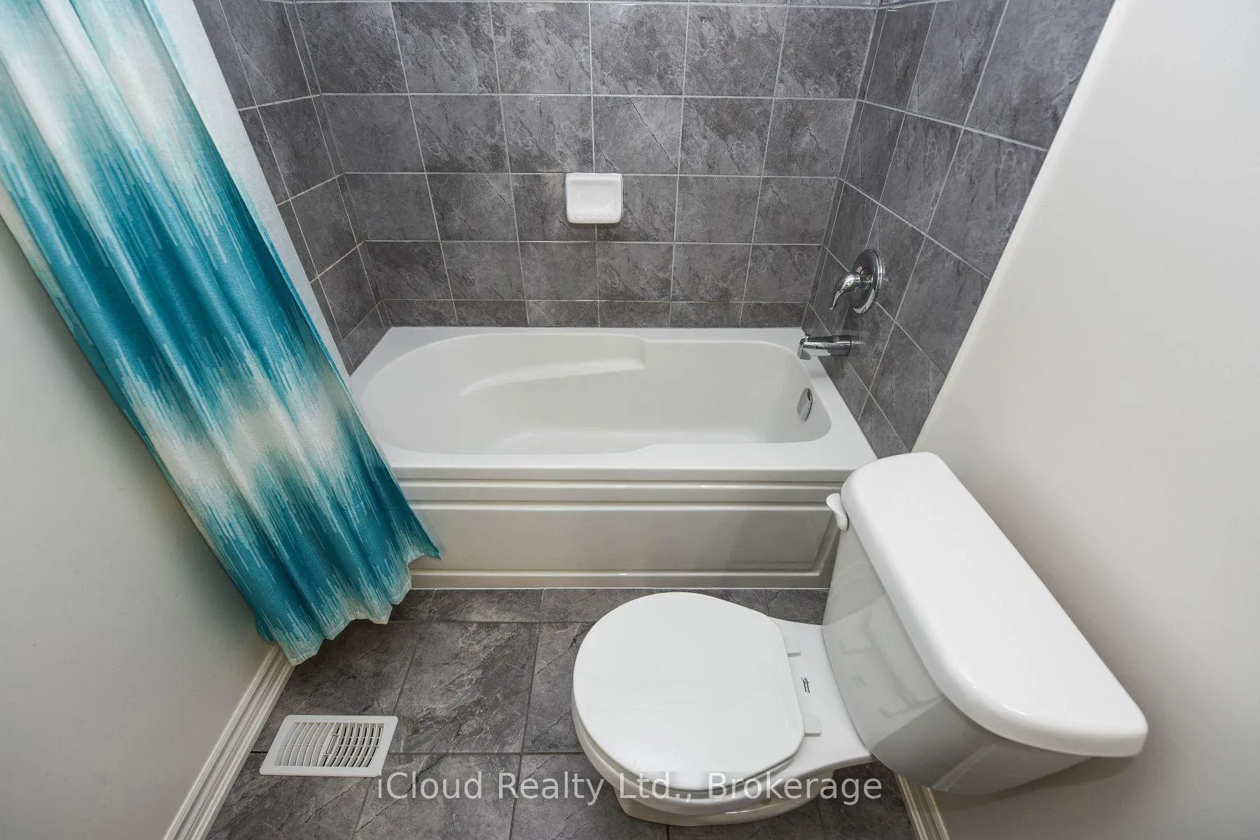 Photo 24 of 39 Stewardship Road, Brampton, Northwest Brampton — HOMEH