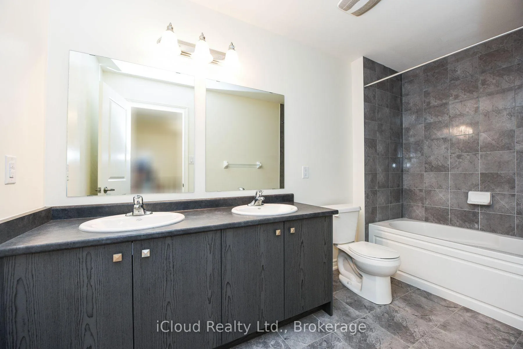 Photo 32 of 39 Stewardship Road, Brampton, Northwest Brampton — HOMEH