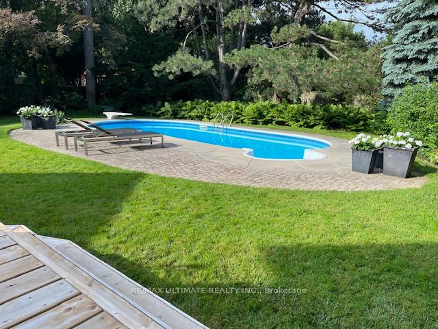 Photo 3 of 8 Richlea Circle, Toronto, Leaside — HOMEH