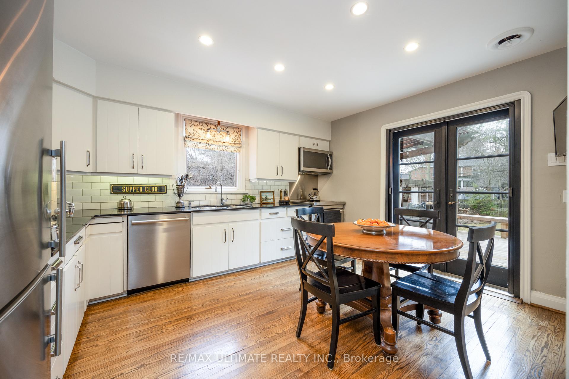 Photo 14 of 8 Richlea Circle, Toronto, Leaside — HOMEH