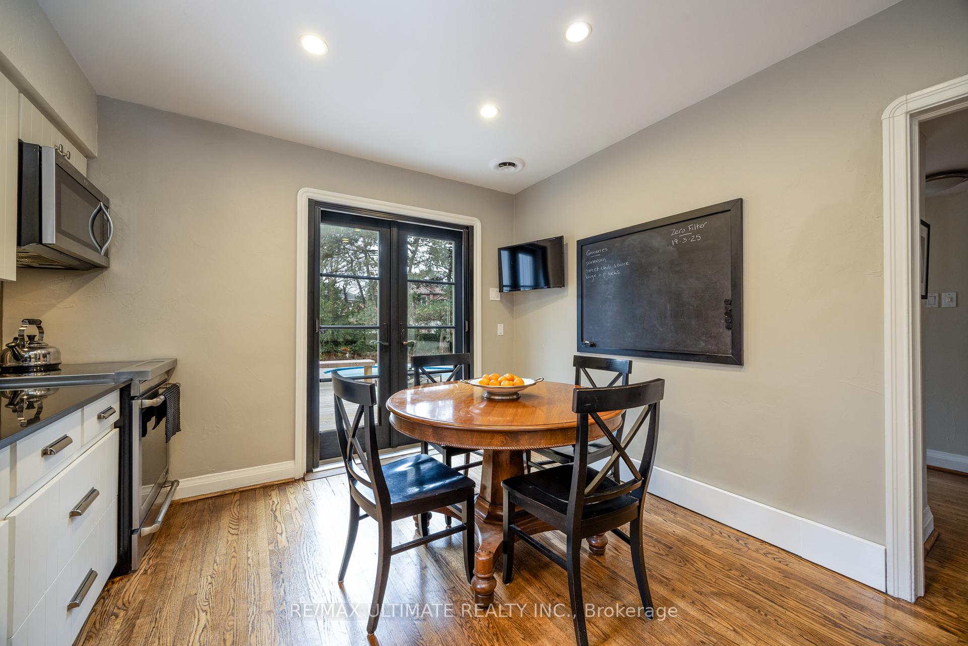 Photo 15 of 8 Richlea Circle, Toronto, Leaside — HOMEH