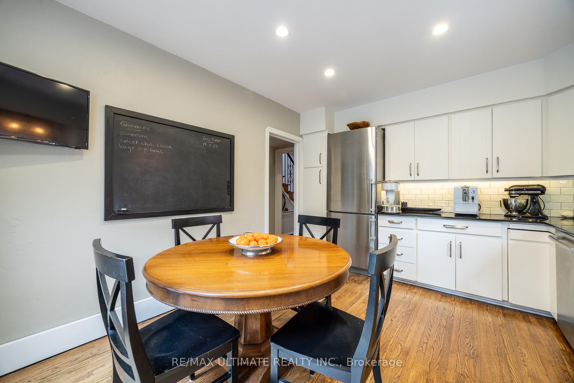 Photo 16 of 8 Richlea Circle, Toronto, Leaside — HOMEH