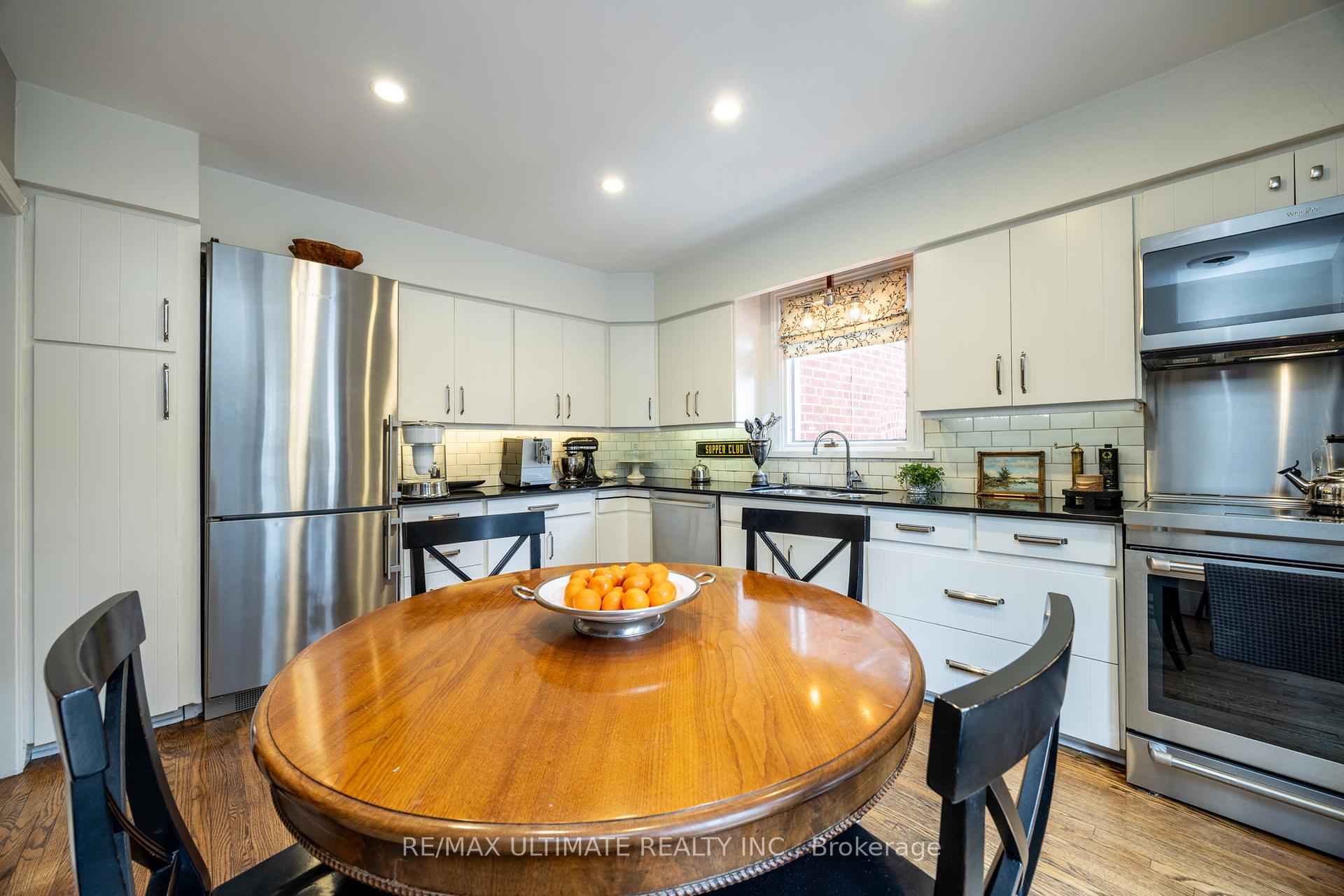 Photo 17 of 8 Richlea Circle, Toronto, Leaside — HOMEH