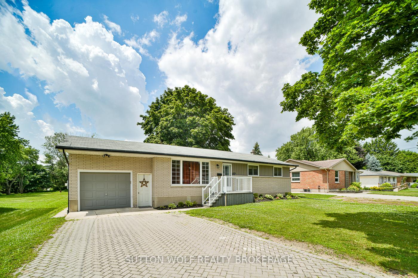 Photo 3 of 566 Dewan Street, Strathroy-Caradoc, NW — HOMEH
