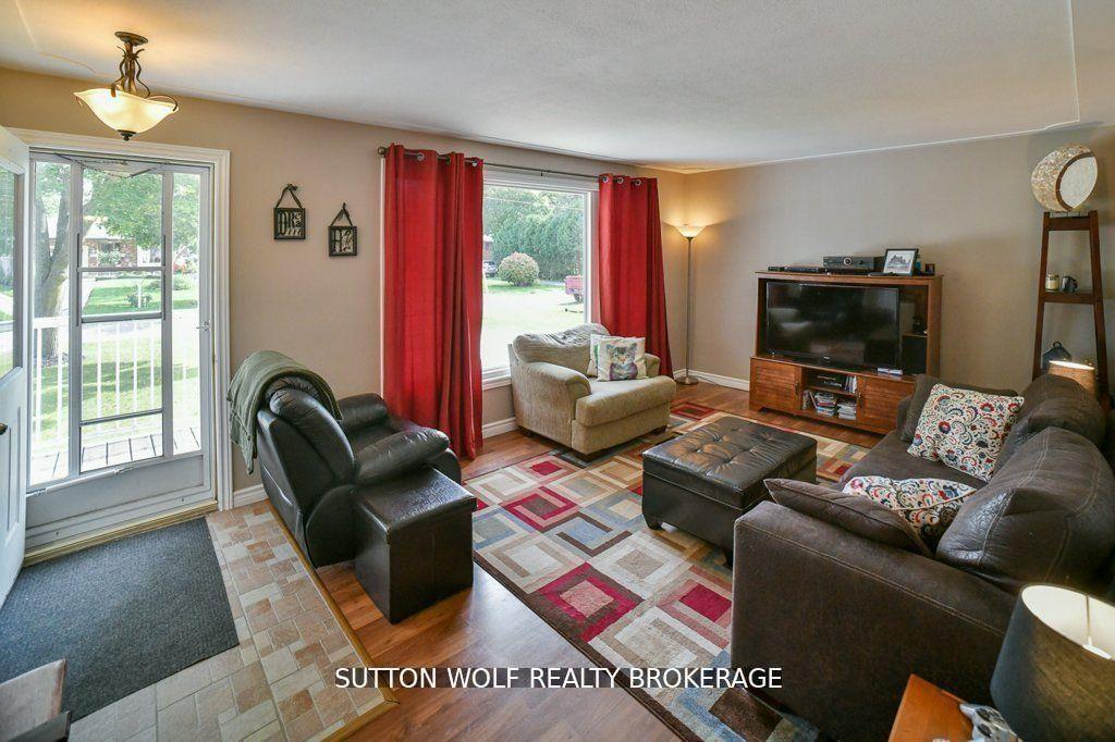 Photo 4 of 566 Dewan Street, Strathroy-Caradoc, NW — HOMEH