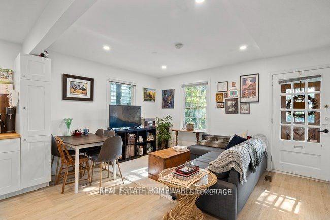 Photo 4 of 4 Warvet Crescent, Toronto, O'Connor-Parkview — HOMEH