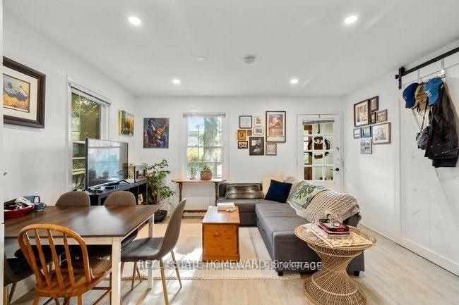 Photo 5 of 4 Warvet Crescent, Toronto, O'Connor-Parkview — HOMEH