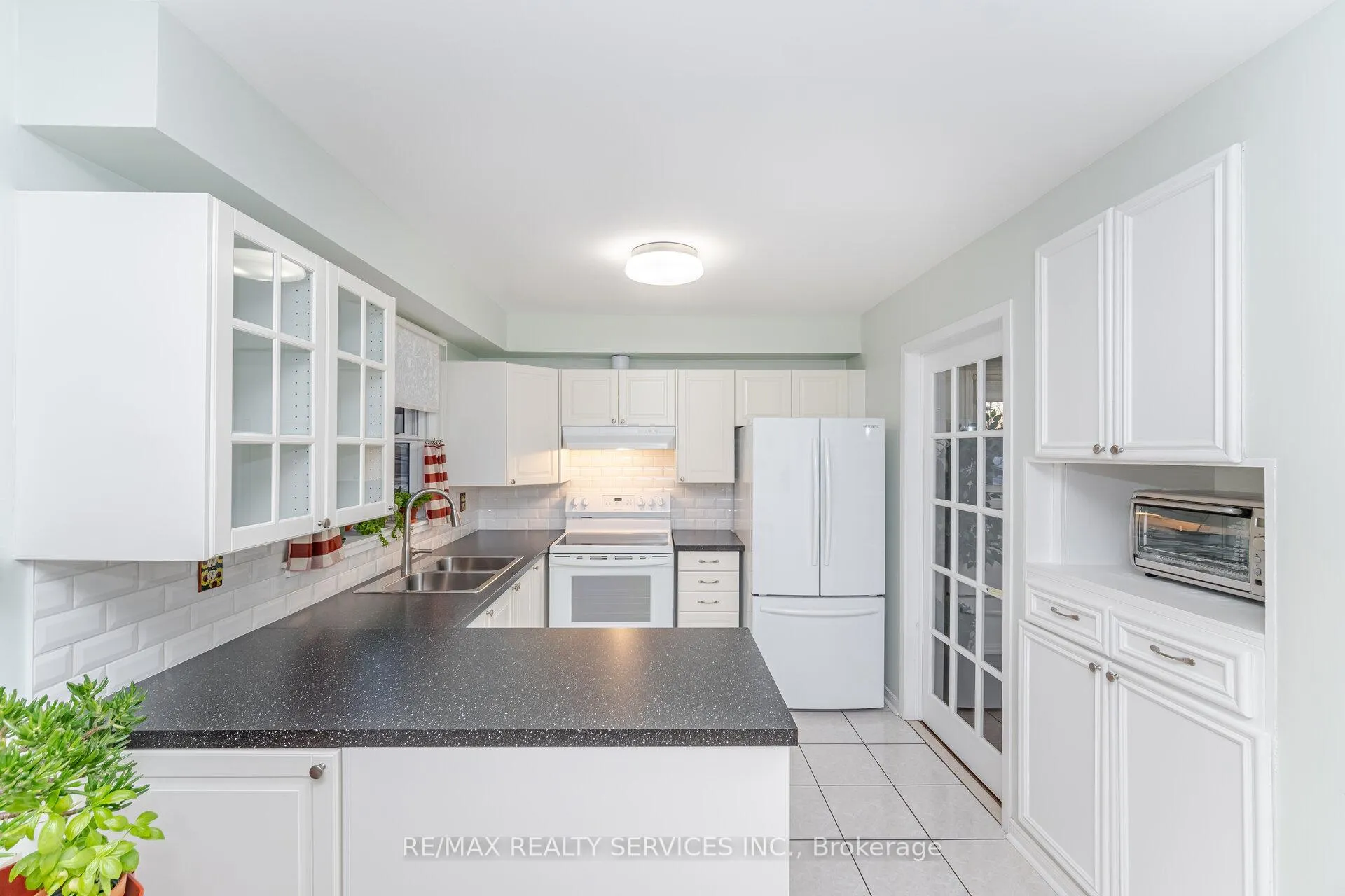 Photo 3 of 93 Wildercroft Avenue, Brampton, Brampton North — HOMEH
