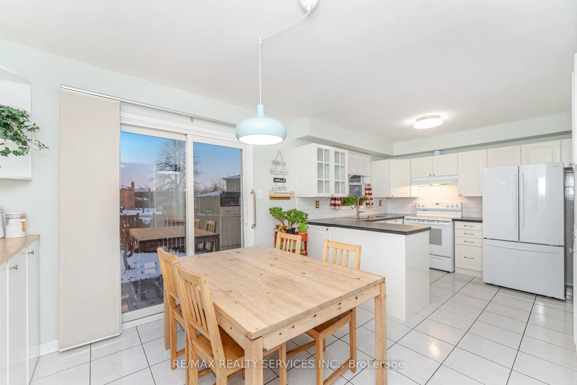 Photo 5 of 93 Wildercroft Avenue, Brampton, Brampton North — HOMEH