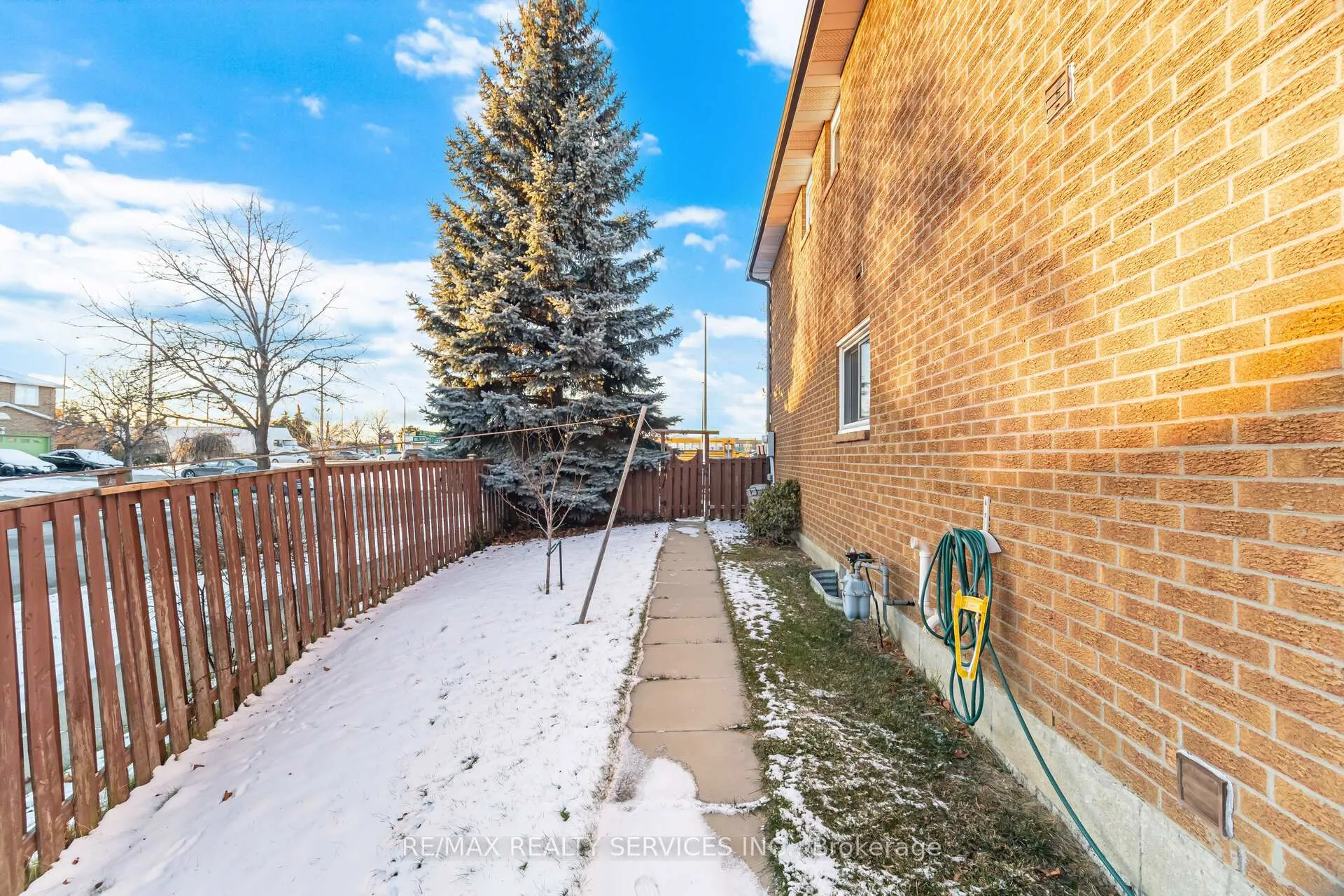 Photo 15 of 93 Wildercroft Avenue, Brampton, Brampton North — HOMEH