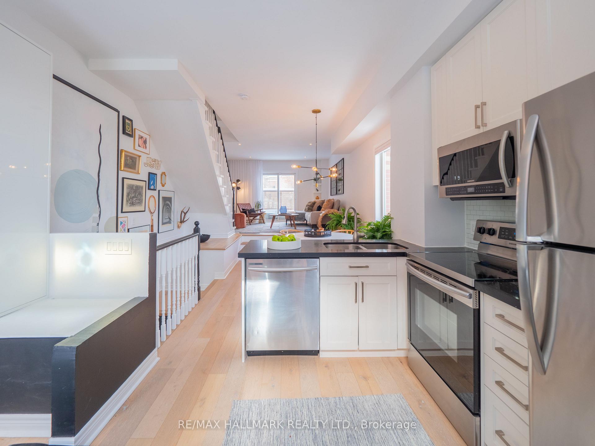 Photo 6 of 16 Old Primrose Lane, Toronto, Regent Park — HOMEH
