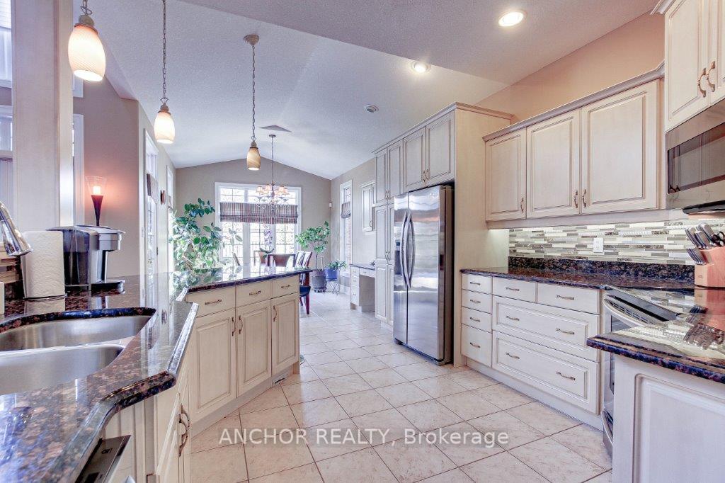 Photo 8 of 51 Pinehurst Drive W, Thames Centre, Dorchester — HOMEH