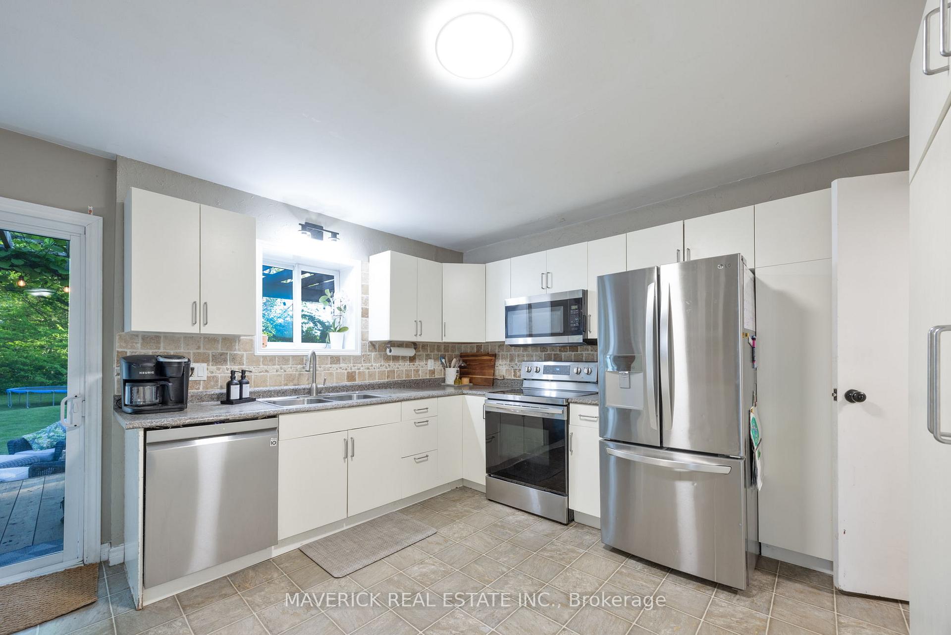 Photo 23 of 22371 Adelaide Road, Strathroy-Caradoc, Mount Brydges — HOMEH
