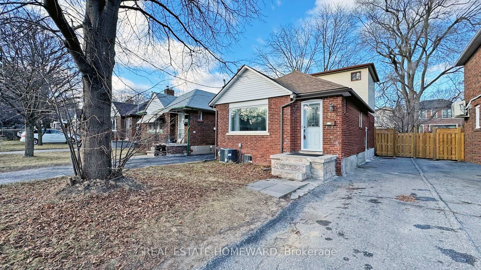 Front of 726 Eglinton Avenue E