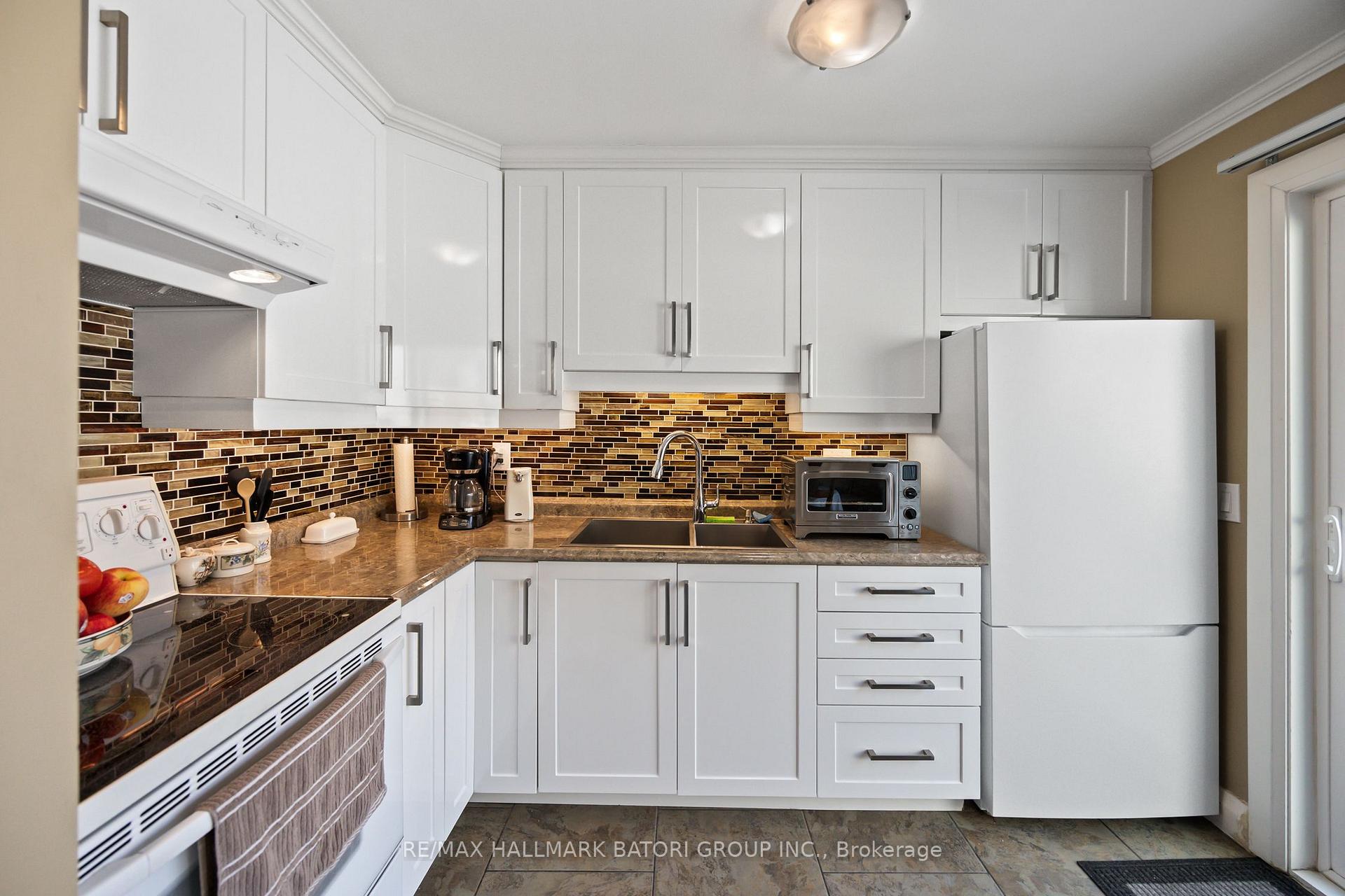 Photo 8 of 20 Rowley Avenue, Toronto, Mount Pleasant East — HOMEH