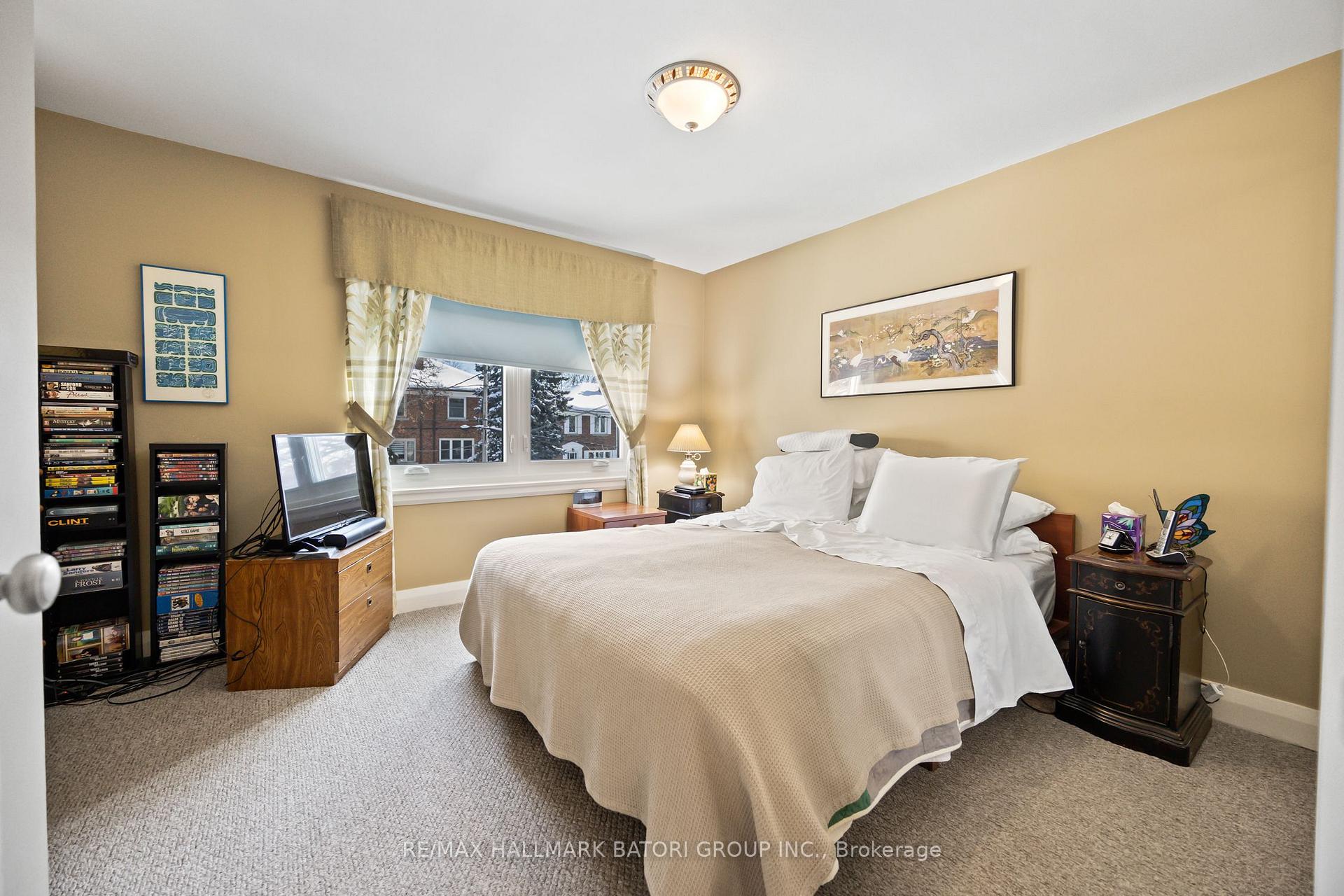 Photo 9 of 20 Rowley Avenue, Toronto, Mount Pleasant East — HOMEH