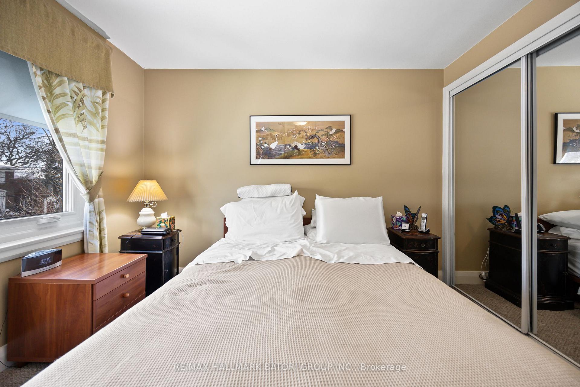 Photo 10 of 20 Rowley Avenue, Toronto, Mount Pleasant East — HOMEH