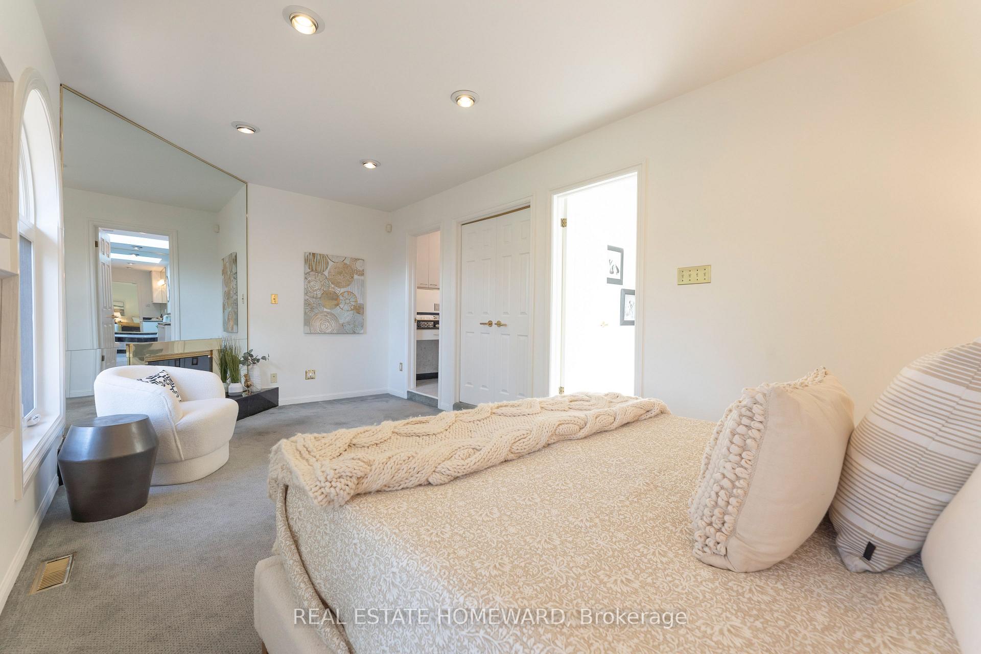 Photo 18 of 416 Roehampton Avenue, Toronto, Mount Pleasant East — HOMEH