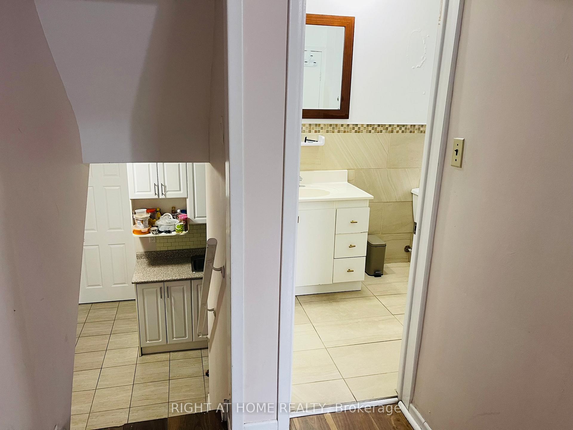 Photo 7 of Unit Lower, 24 Crewe Avenue, Toronto, Woodbine-Lumsden — HOMEH