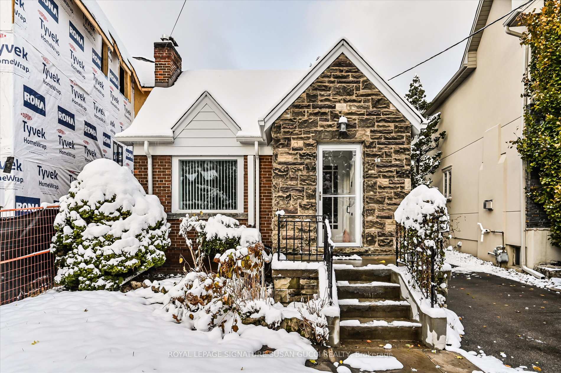 Photo 1 of 14 Dustan Crescent, Toronto, East York — HOMEH