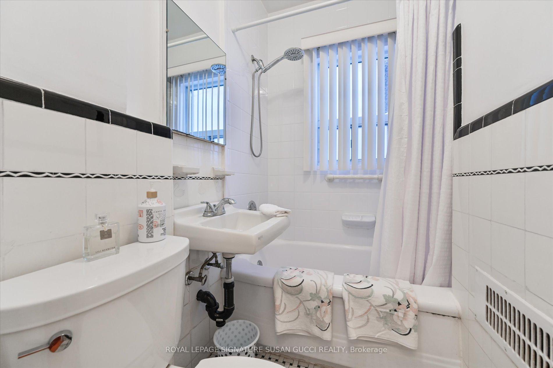 Photo 16 of 14 Dustan Crescent, Toronto, East York — HOMEH
